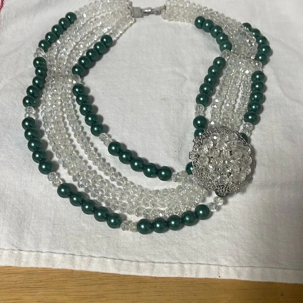 Elegant Green and Crystal Beaded Necklace